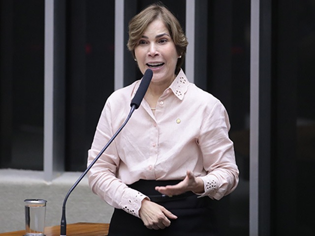 Mayra Pinheiro