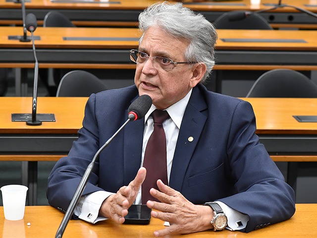 Pauderney Avelino